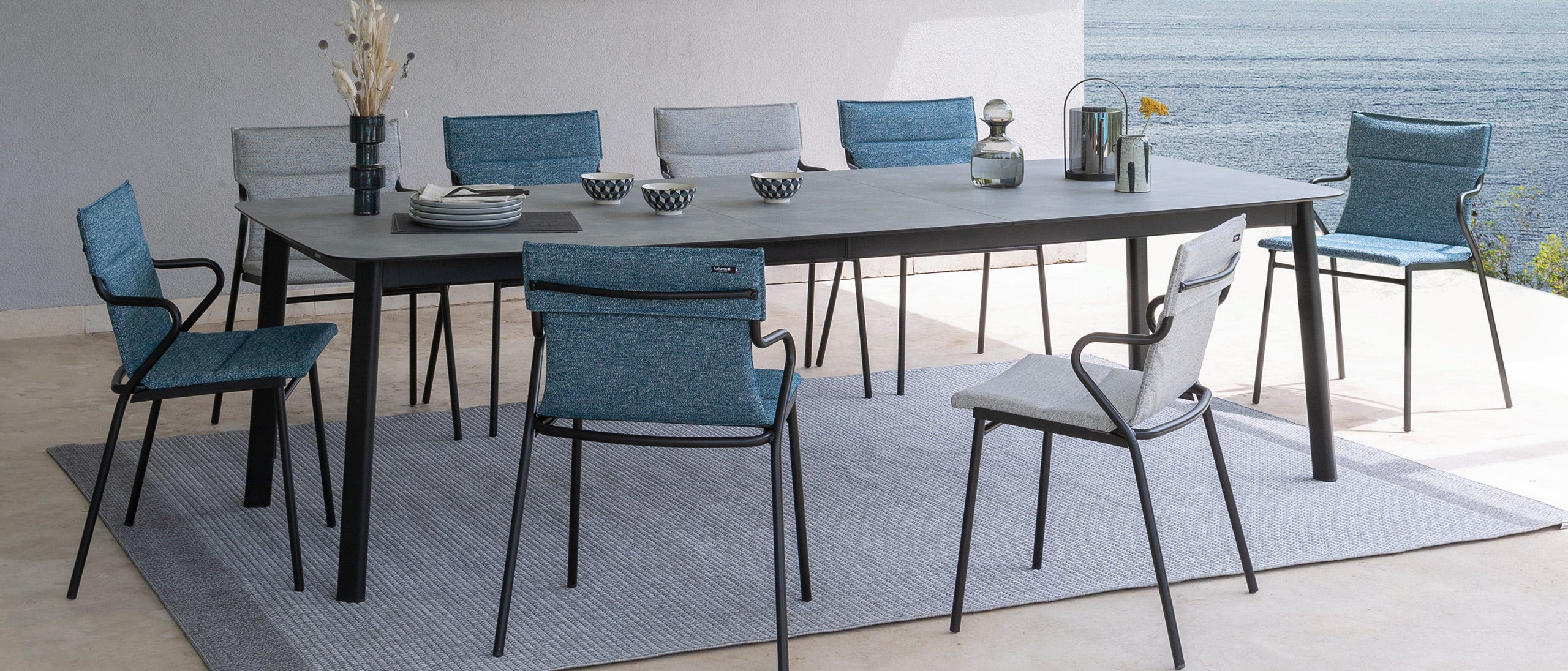 Conjunto de mesa plegable con cuatro sillas para comedor fabricado en  hierro y MDF Vida XL